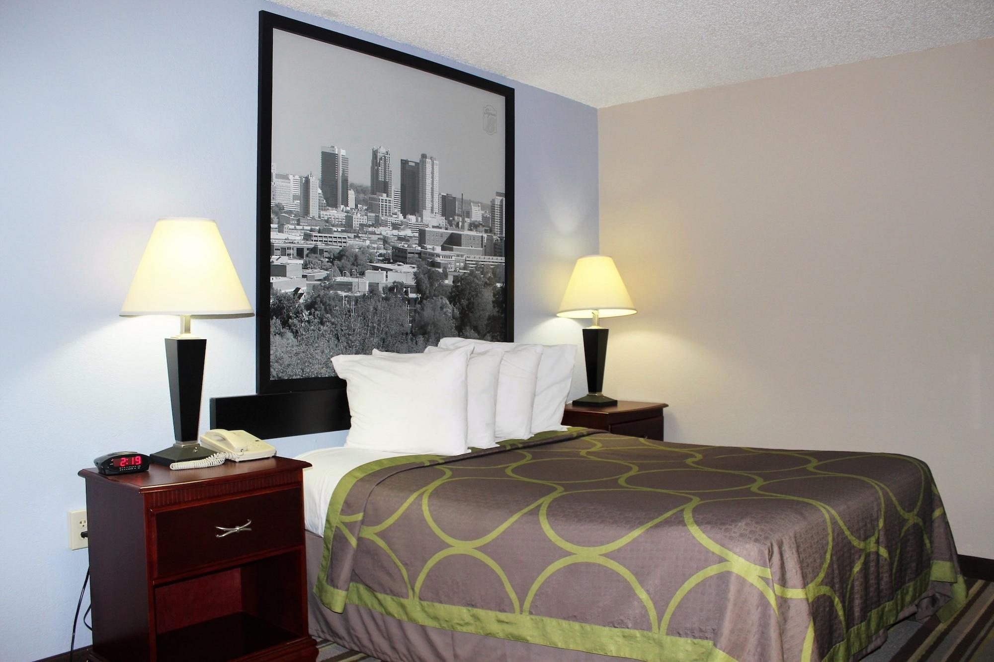 Super 8 By Wyndham Tuscaloosa Hotel Екстериор снимка