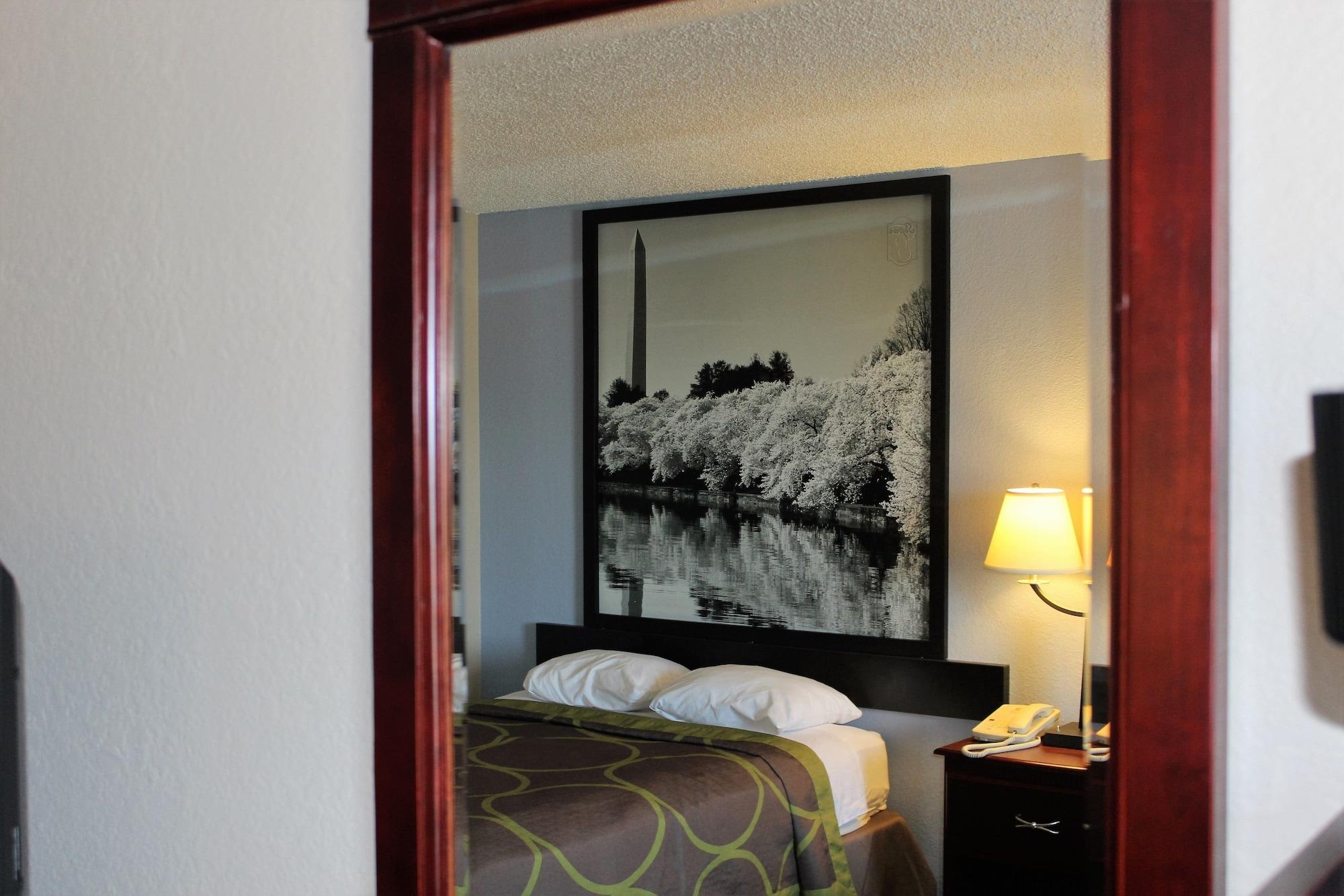 Super 8 By Wyndham Tuscaloosa Hotel Екстериор снимка