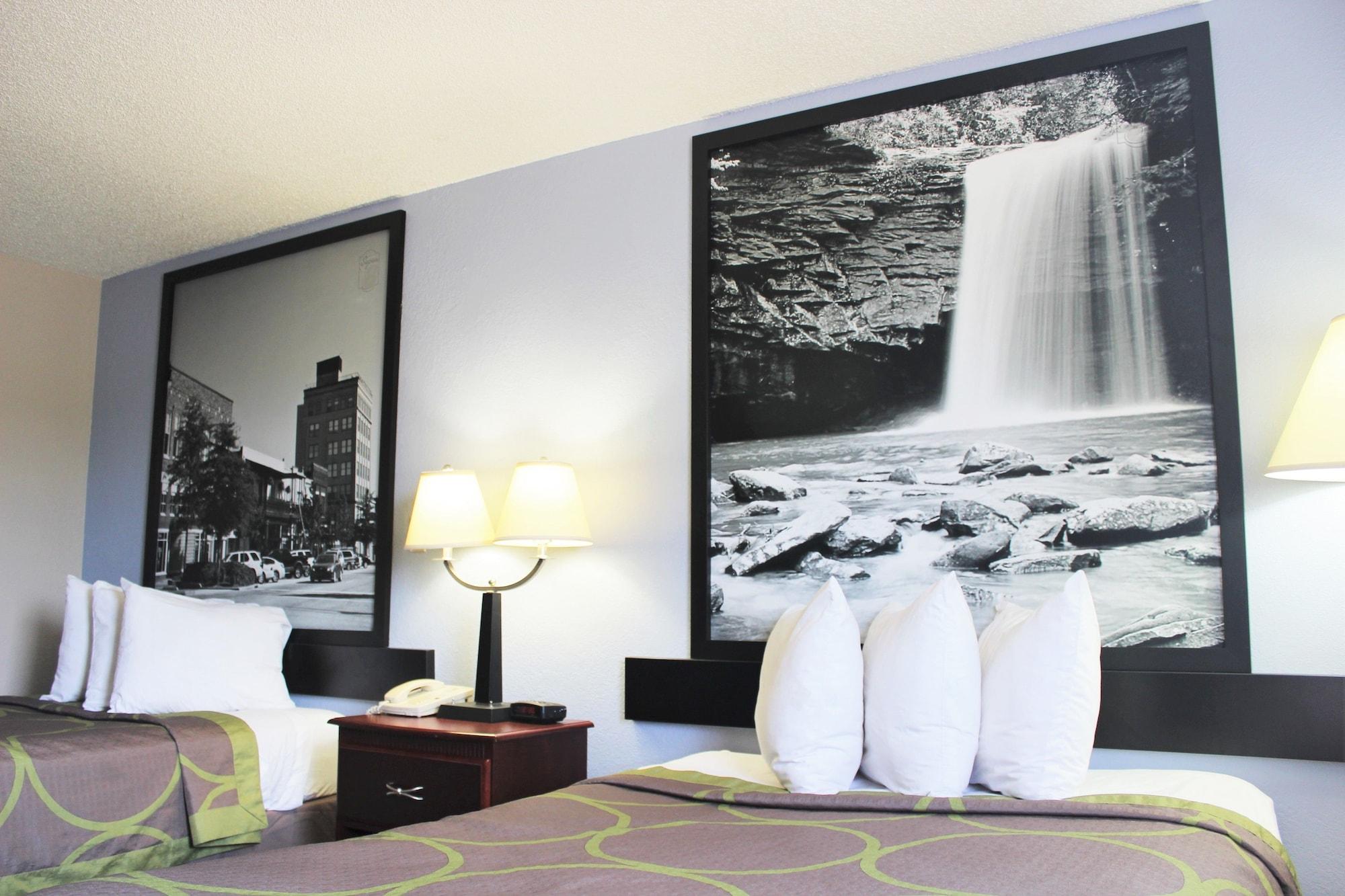Super 8 By Wyndham Tuscaloosa Hotel Екстериор снимка