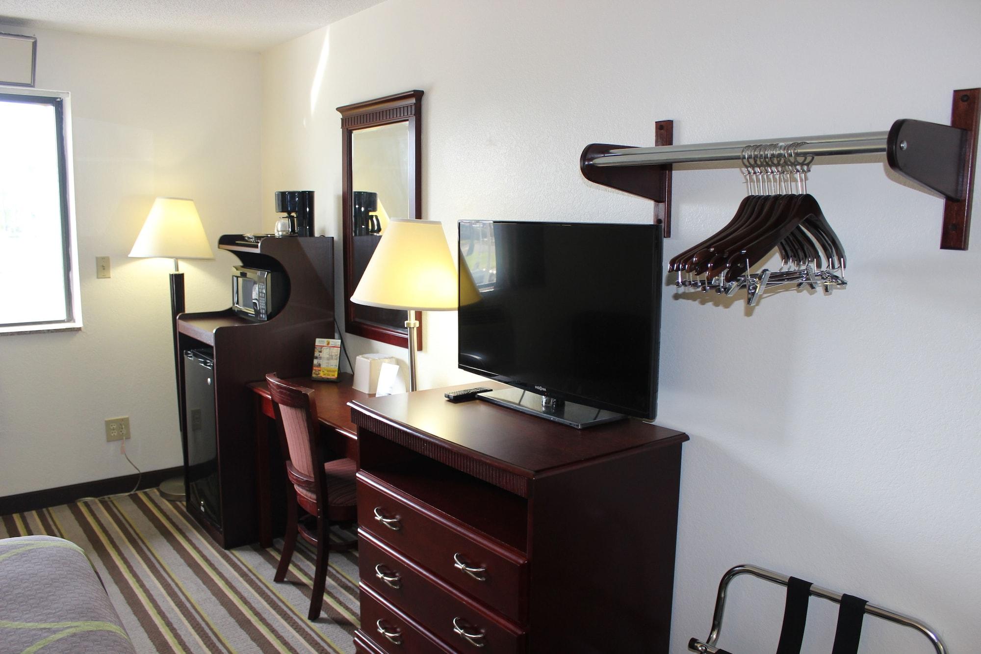 Super 8 By Wyndham Tuscaloosa Hotel Екстериор снимка