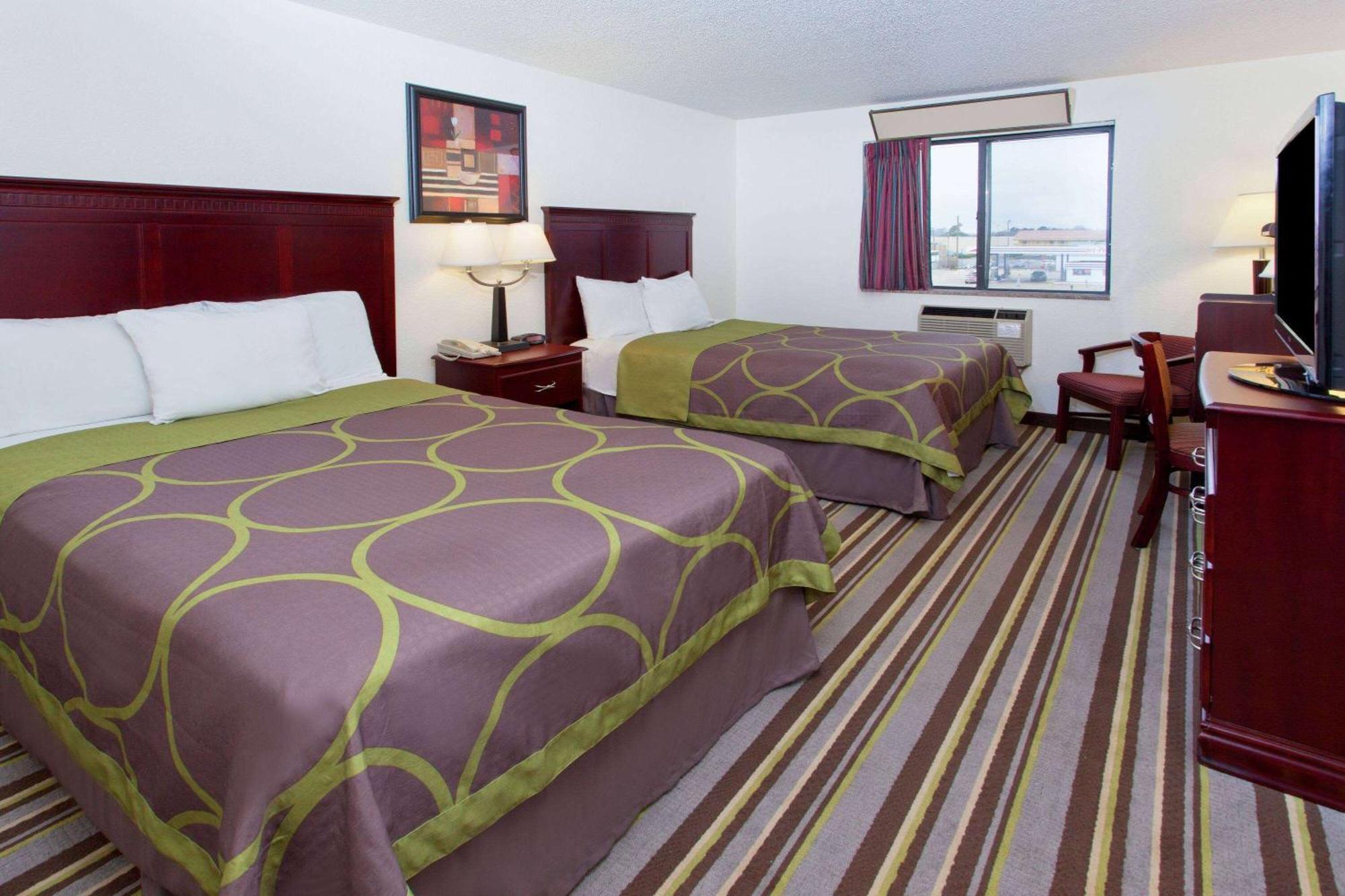 Super 8 By Wyndham Tuscaloosa Hotel Екстериор снимка
