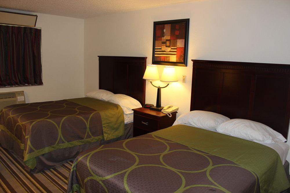 Super 8 By Wyndham Tuscaloosa Hotel Екстериор снимка