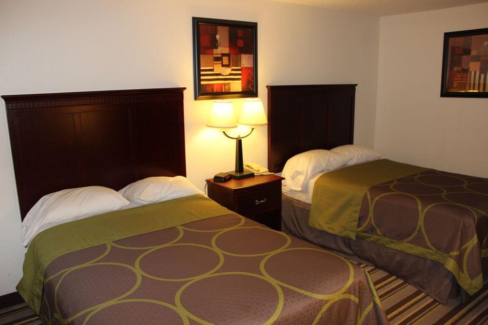 Super 8 By Wyndham Tuscaloosa Hotel Екстериор снимка