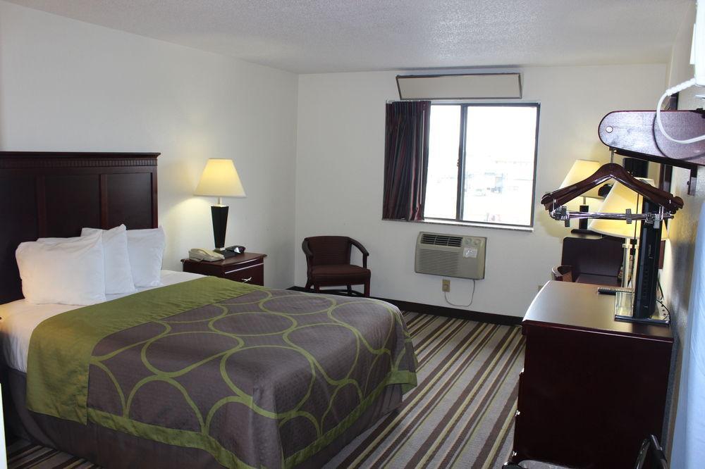 Super 8 By Wyndham Tuscaloosa Hotel Екстериор снимка